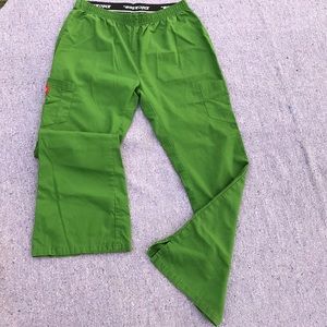 Dickies women’s cargo scrubs size M